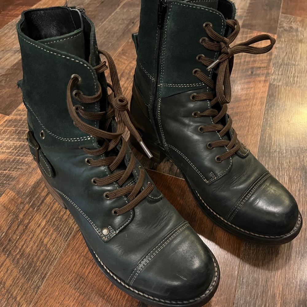 Taos CRAVE Combat Boots 🥾 in Green | Gently Used